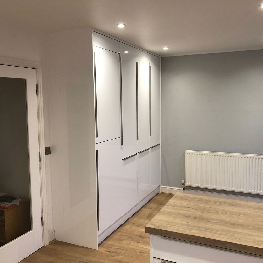 Kitchen gloss white