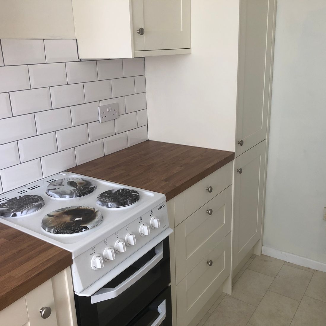 Cream Shaker kitchen 