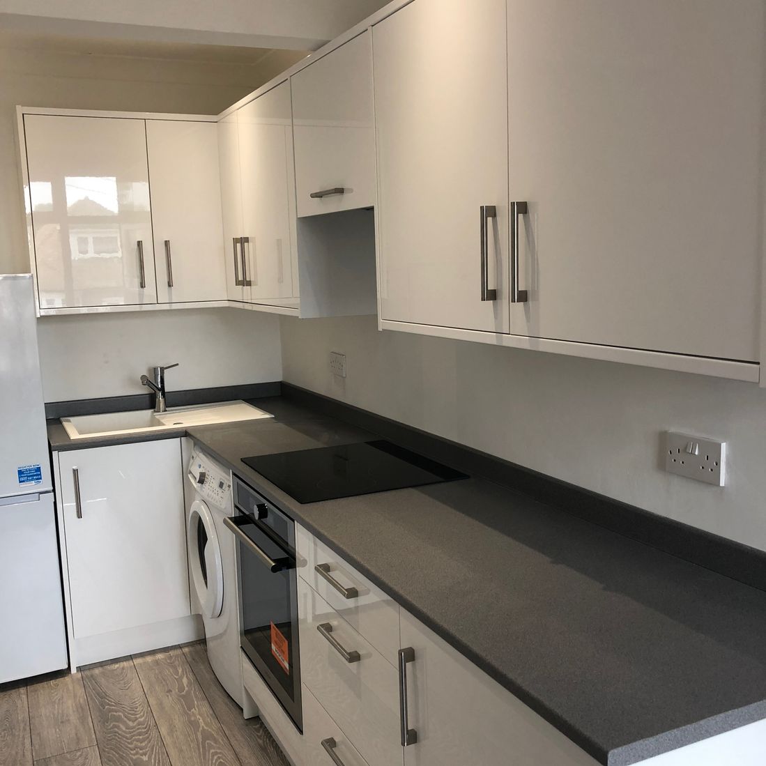 white gloss kitchen