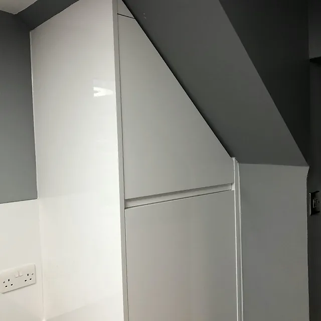 GLOSS WHITE HANDLELESS