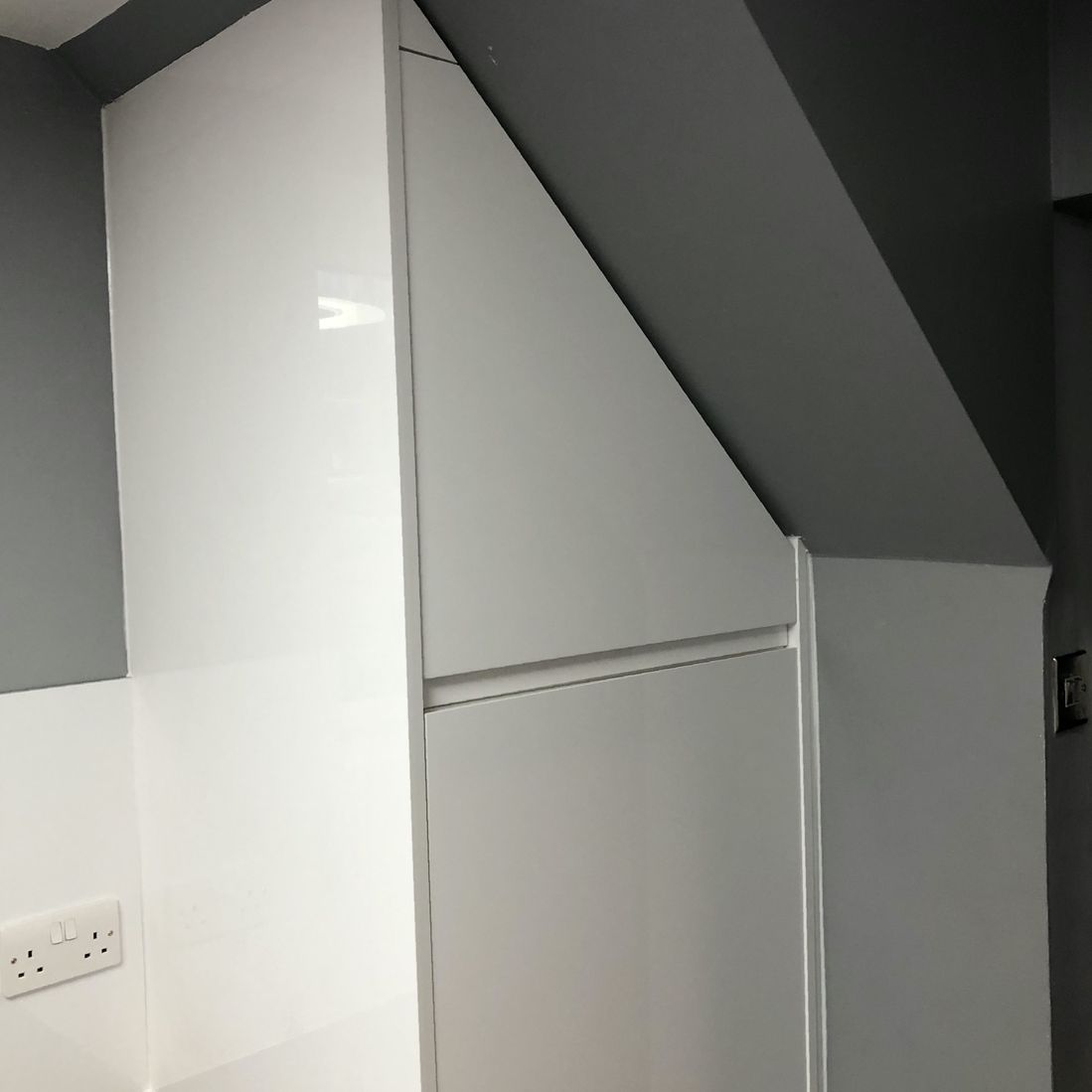 GLOSS WHITE HANDLELESS