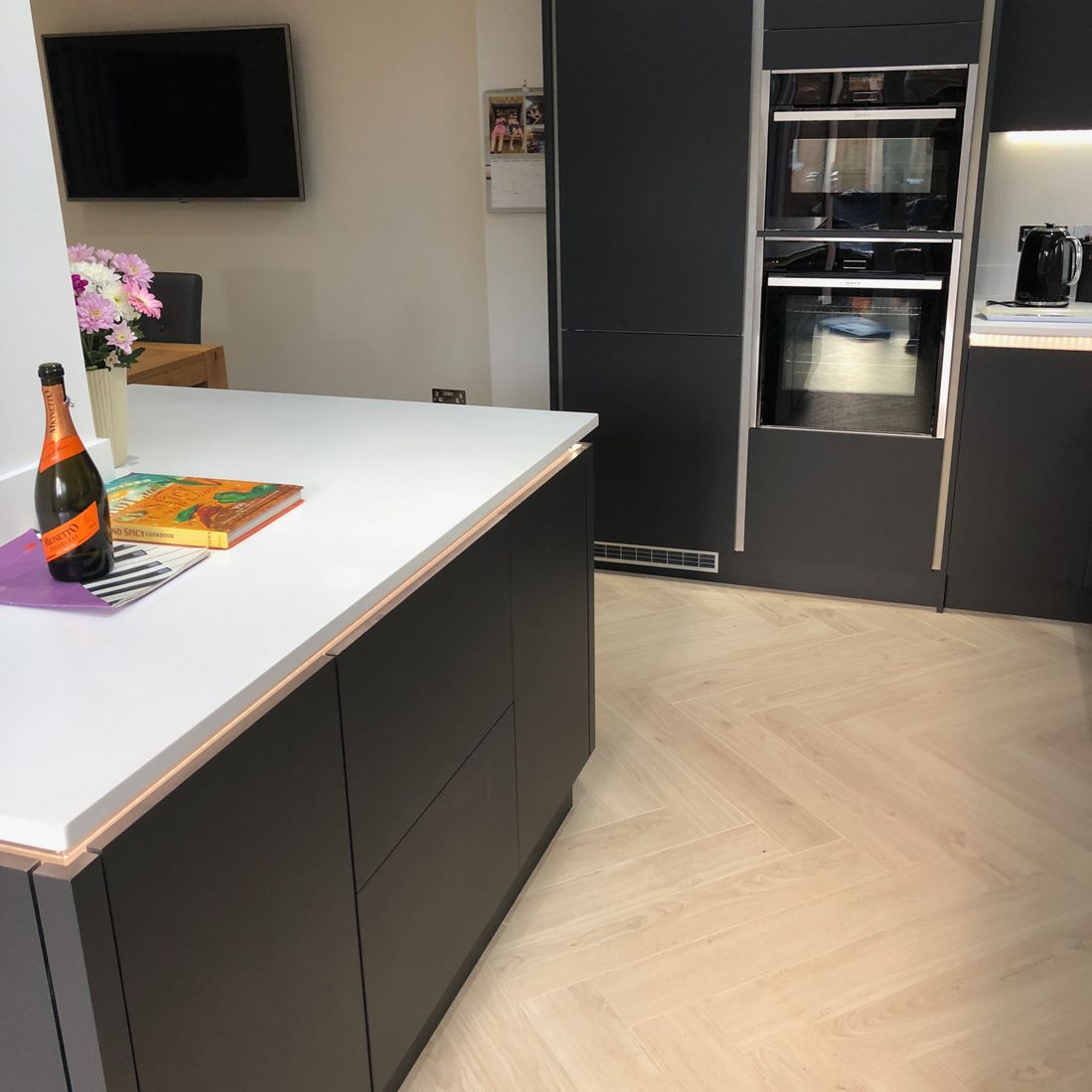 true handless kitchen with lights