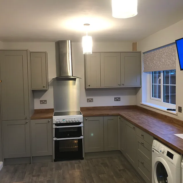 GREY Shaker kitchen Oak top